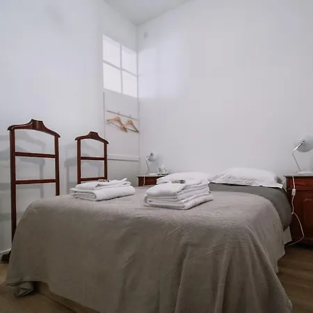 Апартаменты A Sua Pequena Casa Perto De Santos Art District Лиссабон